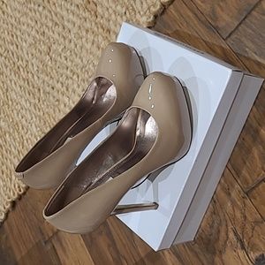 Steve Madden Tan Patent Leather Platform Heels, Size 9.5